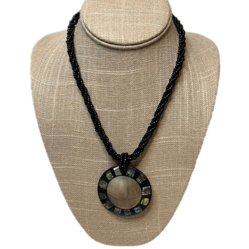 ✨HOST PICK✨ Women’s beaded Necklace